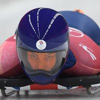 Olimpiskā medaļniece skeletonā Dīsa treniņbraucienā Siguldā gūst smadzeņu satricinājumu