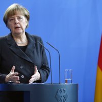 Merkele: sarunu par jaunu glābšanas programmu Grieķijai pirms svētdienas referenduma nebūs