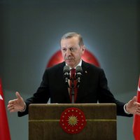 Pēc neveiksmīgā puča Erdogana popularitāte piedzīvo strauju kāpumu