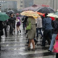 Опрос: почти 40% латвийцев не расстраиваются, если погода плохая