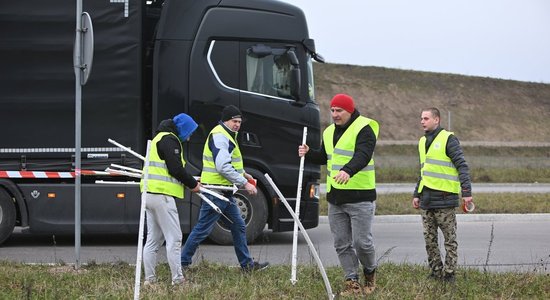 ФОТО. Польские фермеры начинают блокаду дороги на границе с Литвой (ДОПОЛНЕНО)