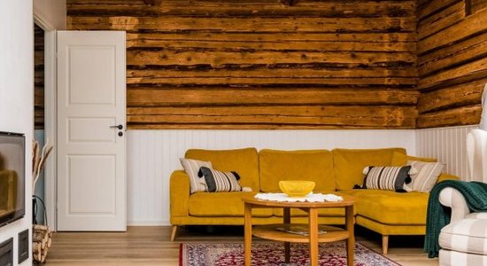 Skaistākā māja Igaunijā: melnā pirts, indīgi zaļa virtuve un guļbaļķu vasaras namiņš