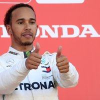 Hamiltons ar uzvaru Japānas 'Grand Prix' vēl vairāk pietuvojas kārtējam F-1 čempiona titulam