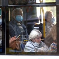 Covid-19 saslimstības pieauguma gadījumā nāktos atgriezties pie maskām sabiedriskajā transportā, saka Pavļuts