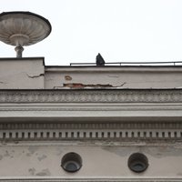 'Baltais nams' drūp: 'Rīgas nami' apņemas restaurēt fasādi