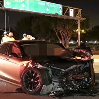 Pirmo reizi apsūdz 'Tesla' autovadītāju par traģiskas avārijas izraisīšanu autopilota režīmā