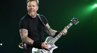 ВИДЕО: Metallica сыграла свой хит на игрушечных инструментах