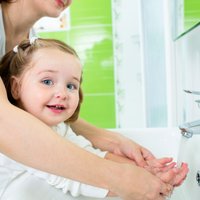 Piču paču rociņām – viltības, kas mudinās bērnu biežāk mazgāt rokas