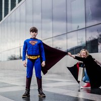 Назад в детство: история о том, как солидный банкир стал ассистентом супермена