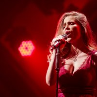 ВИДЕО: От Латвии на "Евровидение" поедет Лаура Риззотто с песней Funny Girl