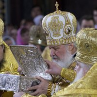 Kristiešu relikvija izraisa masu histēriju Maskavā