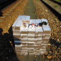Foto: VID pasta sūtījumos un vilcienos uziet 214 000 nedeklarētu smēķu