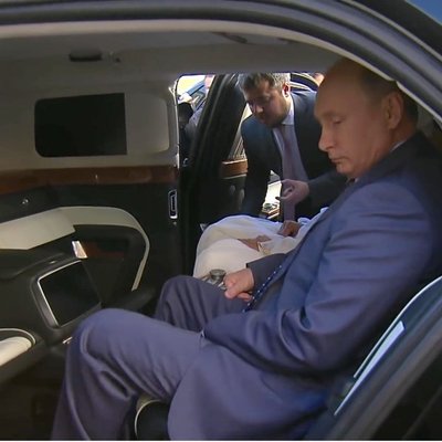 Video: Putins izrāda savu jauno limuzīnu Abū Dabī kroņprincim