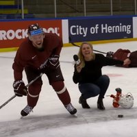 Video: Latvijas hokejisti sacenšas amizantos izaicinājumos