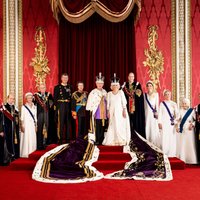 Britu karaliskā ģimene publisko jauno valdnieku fotogrāfijas
