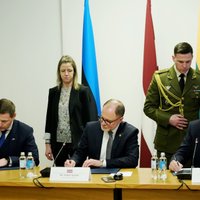 Baltijas valstis uz ārējām robežām veidos aizsardzības līniju, vienojas ministri