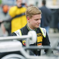 Сын Шумахера дебютировал в "Формула-4"