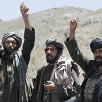 Афганистан: талибы пытаются взять столицы трех провинций; командующий силами США сдает пост