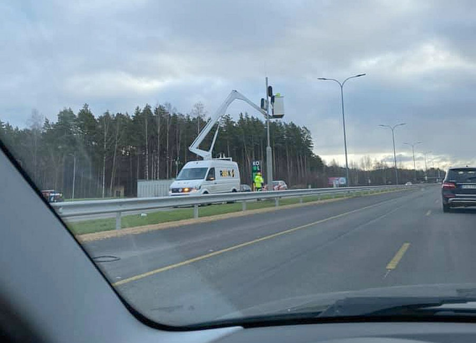 Фоторадары на дорогах снова переворачивают в обратную сторону, полиция  объясняет причины