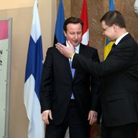 Кэмерон похвалил Латвию за успехи в экономике и привлекательные налоги