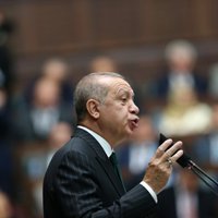 Erdogans kritizē Sorosu par palīdzību apcietinātajam turku filantropam
