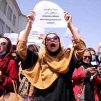 Талибы в Кабуле разогнали слезоточивым газом акцию протеста женщин