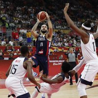 Francijas basketbolisti šokē ASV un iekļūst Pasaules kausa pusfinālā