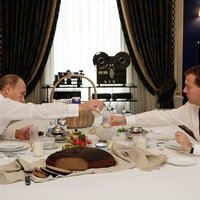 Путин за год заработал 3,6 млн рублей, Медведев — 3,3 млн