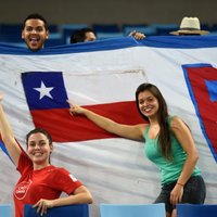 Почти сотню горячих чилийских фанатов выслали из Бразилии