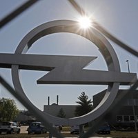 Pusvadītāju deficīta dēļ 'Opel' līdz 2022. gada sākumam slēgs rūpnīcu Vācijā