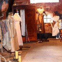 Daugavpilī atklāts jauns tūrisma objekts – vēsturisko tērpu ekspozīcija 'Atmiņu lāde'