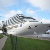 Foto: Rīgā piestājis lielākais kruīza kuģis, kāds ienāk pasažieru ostā
