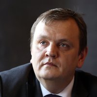 No 'Olainfarm' valdes locekļa amata atcelts Salvis Lapiņš