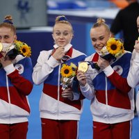 Российская команда гимнасток впервые в истории выиграла Олимпиаду, Байлс пережила драму