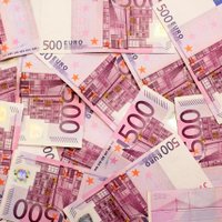 500 евро на семью с детьми: коалиция обсуждает идею "вертолетных денег"