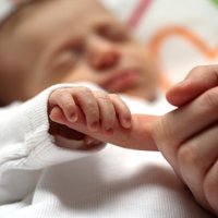 Kas jāizdara vecākiem, lai samazinātu zīdaiņu pēkšņās nāves sindroma risku