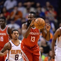 'Rockets' basketbolisti puslaikā samet 90 punktus
