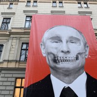 Dienas laikā saziedo naudu Putina miroņgalvas plakāta atjaunošanai