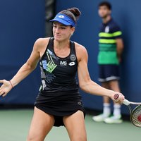 Tenisiste Semeņistaja pārliecinoši zaudē WTA 250 punktu turnīra debijā