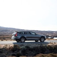 'Volvo' prezentējis 'V90 Cross Country' modifikāciju