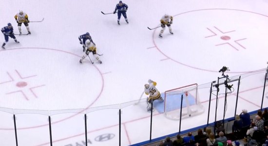 Video: Pitsburgas 'Penguins' vārtsargs iemet vēsturisku golu NHL spēlē