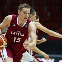 Latvijas U-20 basketbolisti EČ cīņā par piekto vietu zaudē Itālijai