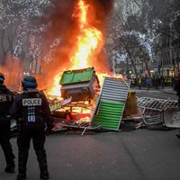 Francijā turpinās 'dzelteno vestu' protesti
