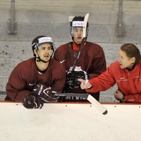 Latvijas hokeja izlasei jāstrādā pie uzbrukumu noslēgšanas, saka Beļavskis