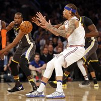 'Knicks' kapitulē NBA čempioniem 'Warriors'; Deivisam 53 punkti kārtējā 'Pelicans' uzvarā
