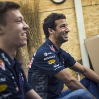 'Red Bull' F-1 komanda saglabās Rikjardo un Kvjatu