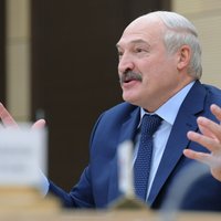 Lukašenko ticies ar aizturētajiem opozicionāriem