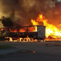 Пожар в Плявниеках локализован: пострадали 10 спасателей, площадь пожара составила 3000 кв.м