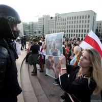 "Бастуй, зятек, теща поддерживает". Что происходит в Беларуси в первый день "общенациональной забастовки"