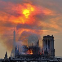 Parīzes Dievmātes katedrāles restauratori atzīst smēķēšanu objektā